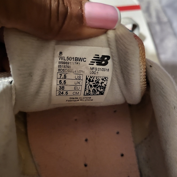 Shoes - Picture 4 of 5